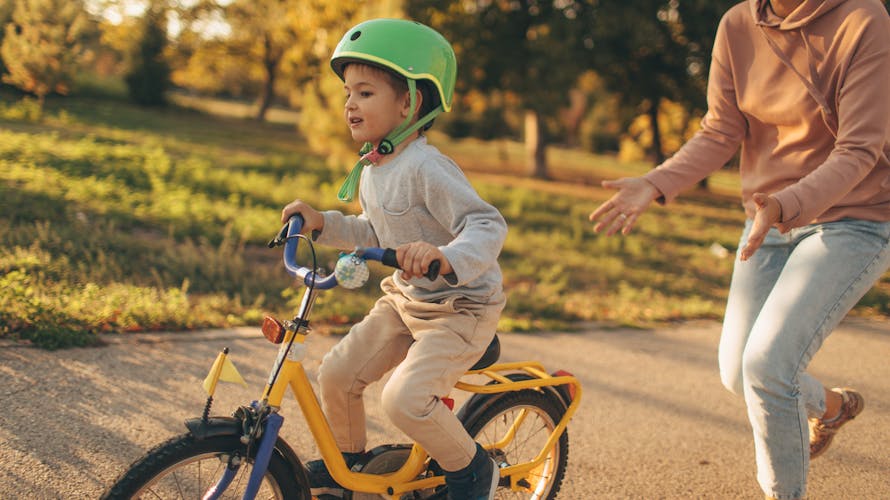 Apprendre à son enfant à faire du vélo – c'est fun ! - TCS Suisse