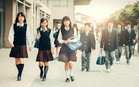 Tokyo : une école ayant choisi des uniformes Armani contrainte d’engager des vigiles