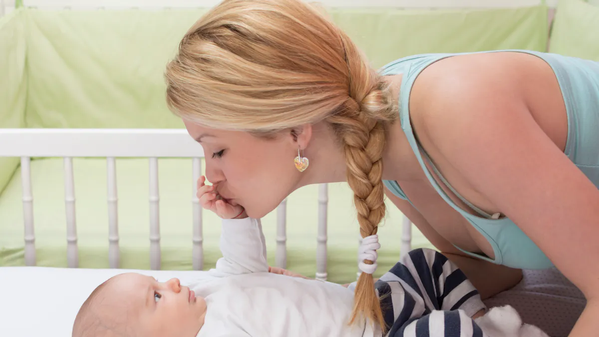 Bebe Pourquoi Il Vaut Mieux Eviter Les Bisous Sur La Bouche Parents Fr Bebe Pourquoi Il Vaut Mieux Eviter Les Bisous Sur La Bouche Parents Fr