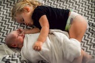 Mort subite du nourrisson : les frères et sœurs seraient aussi à risque