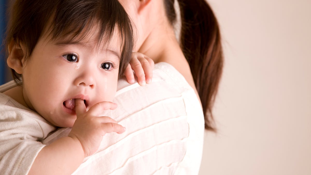 Video Un Bebe Simule Une Crise De Larmes A La Perfection Parents Fr Video Un Bebe Simule Une Crise De Larmes A La Perfection Parents Fr