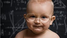 Un bébé met des lunettes pour la première fois, sa réaction est magique (vidéo)