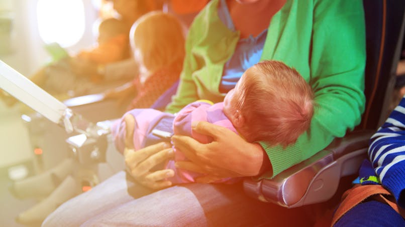 Prendre L Avion Avec Un Bebe Parents Fr Prendre L Avion Avec Un Bebe Parents Fr