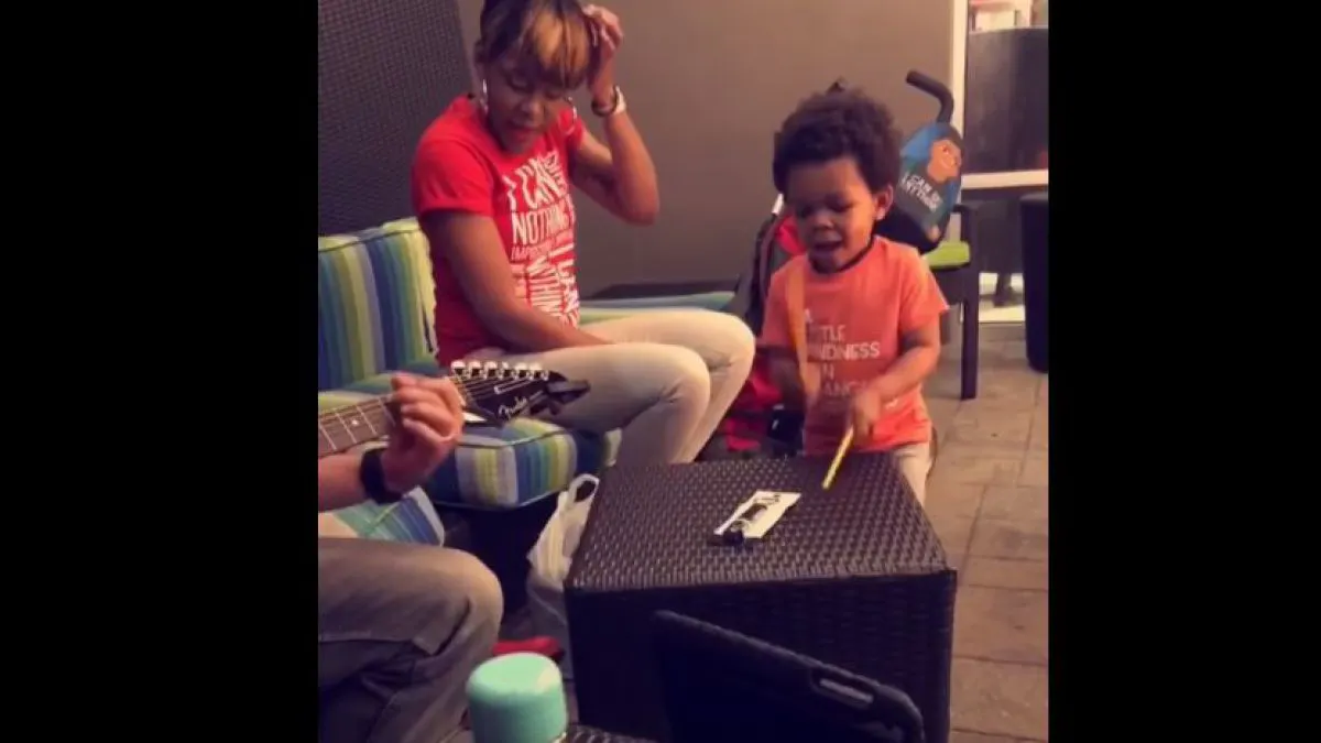 Video Un Bebe De 2 Ans S Improvise Batteur Et C Est Hyper Reussi Parents Fr