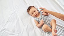 Bébé : les maladies les plus fréquentes qui s’accompagnent de poussées de fièvre