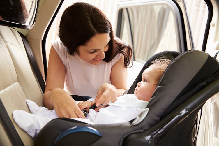 Enfants en voiture : quelles règles de sécurité en fonction de l'âge ?