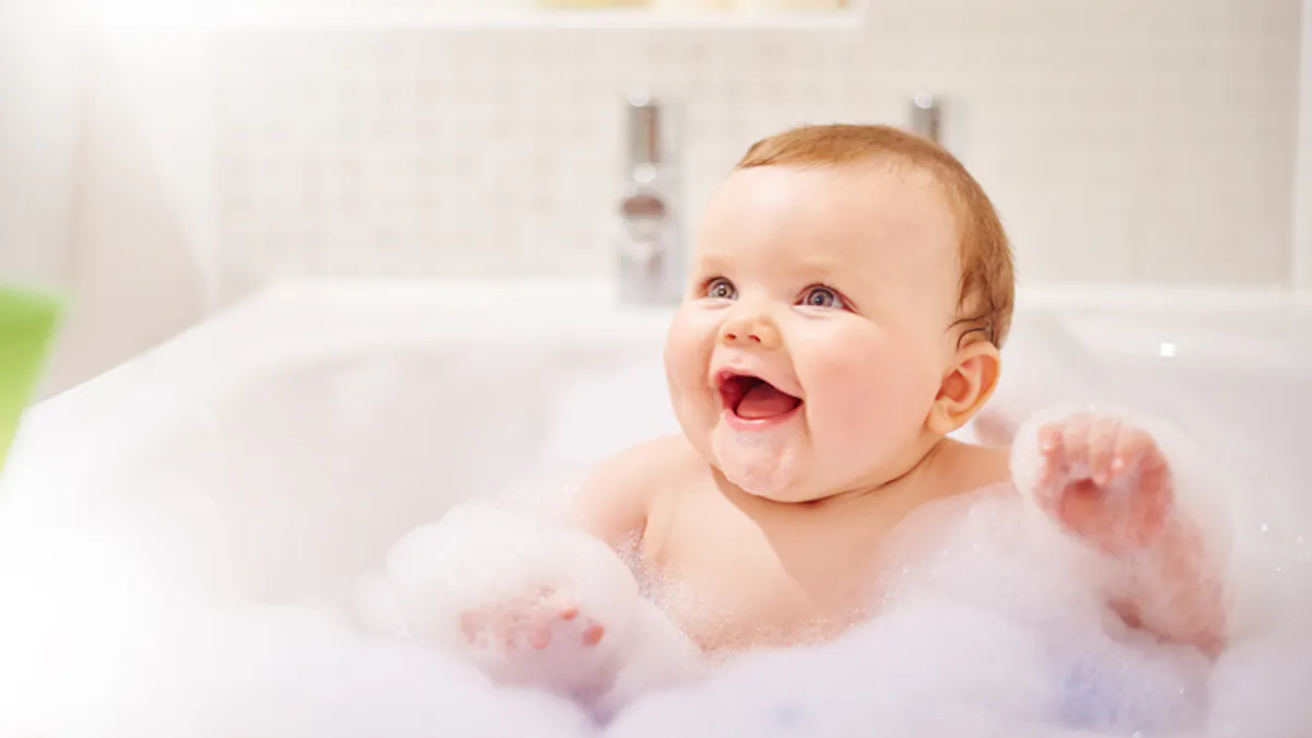 Le Bain De Mon Bebe Tout Ce Qu Il Faut Savoir Parents Fr Le Bain De Mon Bebe Tout Ce Qu Il Faut Savoir Parents Fr
