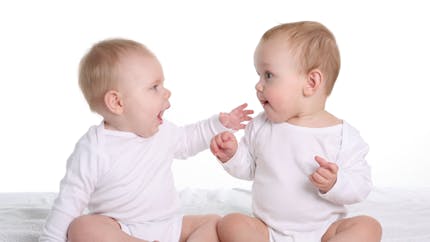 Les bébés préfèrent la voix de leurs semblables à celles de leurs parents (vidéo)