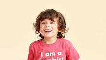 « Je suis féministe moi aussi » : pourquoi un simple t-shirt pour enfant provoque la polémique