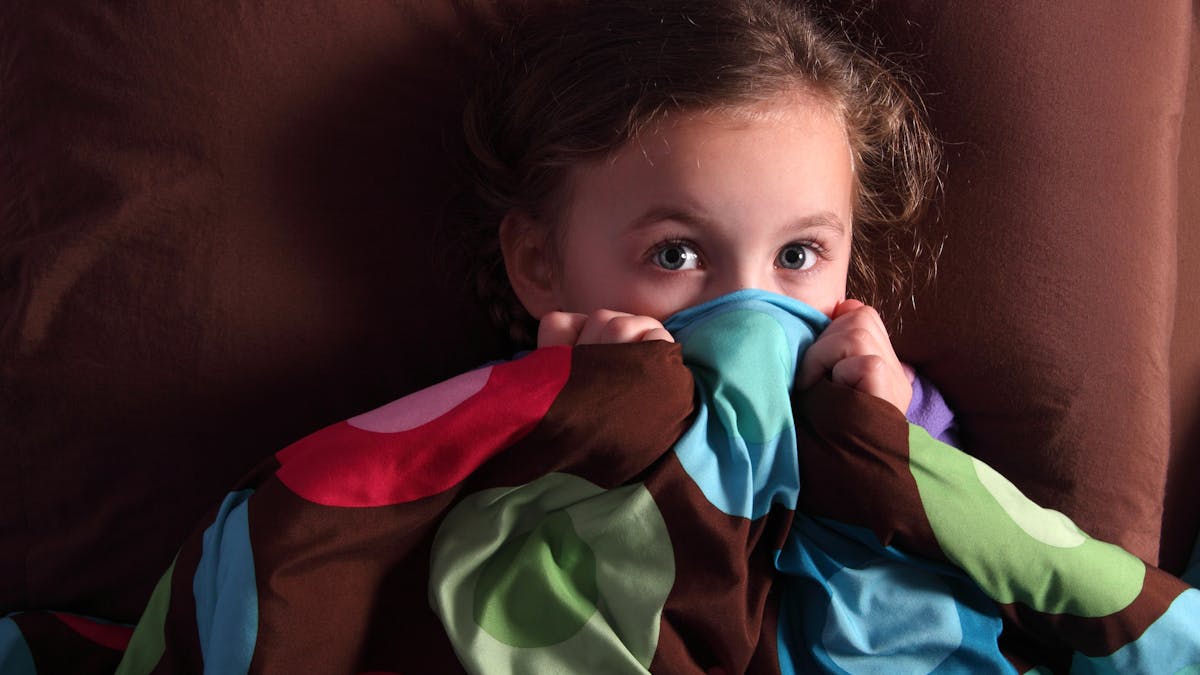 Mon Enfant A Peur De L Orage Comment Le Rassurer Parents Fr Mon Enfant A Peur De L Orage Comment Le Rassurer Parents Fr