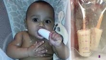 Glace au lait maternel : une maman partage son astuce pour soulager les poussées dentaires (vidéo)