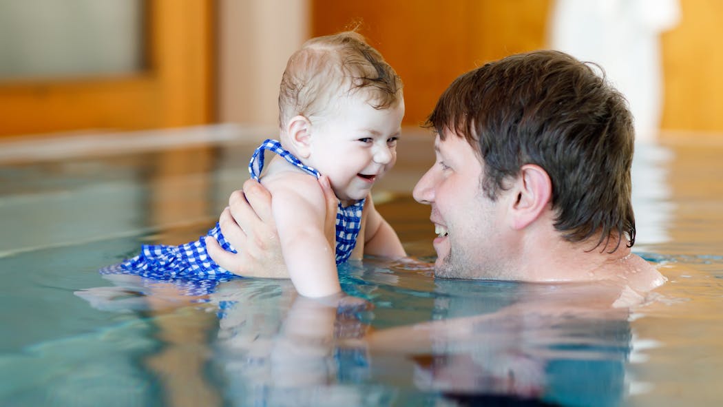 A La Piscine Avec Bebe Regles De Securite Parents Fr A La Piscine Avec Bebe Regles De Securite Parents Fr