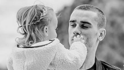 Antoine Griezmann : comment il protège sa fille de 2 ans des réseaux sociaux
