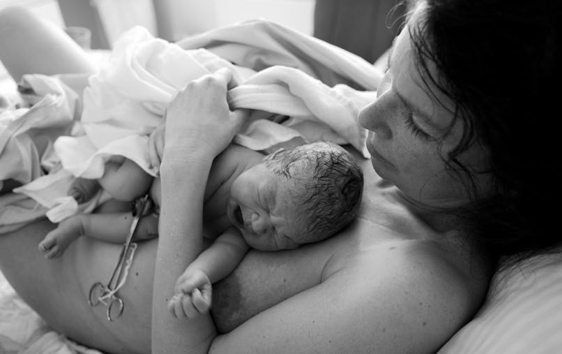 Accouchement Elle Leche Son Bebe La Photo Choque Parents Fr Accouchement Elle Leche Son Bebe La Photo Choque Parents Fr