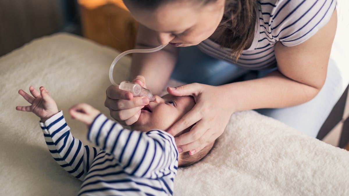 Bronchiolite Les Bons Gestes Pour Aider Bebe A Guerir Parents Fr Bronchiolite Les Bons Gestes Pour Aider Bebe A Guerir Parents Fr