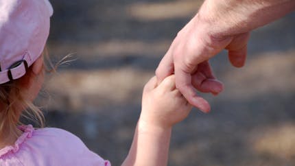 Enfants : leur force dans les mains, indice de santé future ?