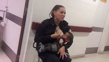 Après avoir allaité un bébé abandonné, une policière promue sergent (photo)