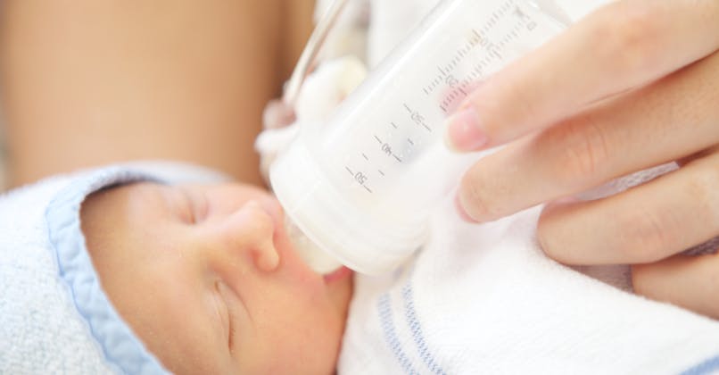 Comment Bien Donner Le Biberon A Un Bebe 6 Conseils Utiles Parents Fr Comment Bien Donner Le Biberon A Un Bebe 6 Conseils Utiles Parents Fr