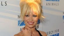 Pamela Anderson envisagerait d’être de nouveau maman à 51 ans