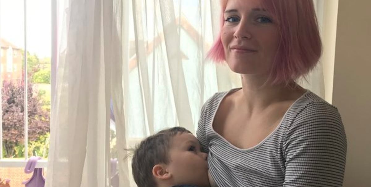 Allaitement Tardif Elle Allaite Son Fils De 13 Ans Allaitement prolongé : le plaidoyer d'une maman qui allaite son fils de