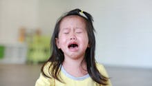 Invisible Challenge : la blague virale qui fait pleurer les enfants (vidéos)