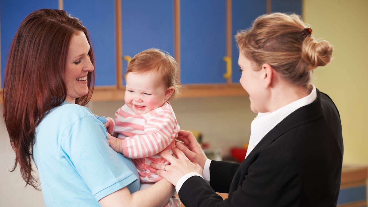 Le Temoignage D Une Maman Je Suis Jalouse De La Nounou De Ma Fille Parents Fr Le Temoignage D Une Maman Je Suis Jalouse De La Nounou De Ma Fille Parents Fr