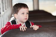 Un enfant de 3 ans passe 8 heures oublié dans un bus scolaire