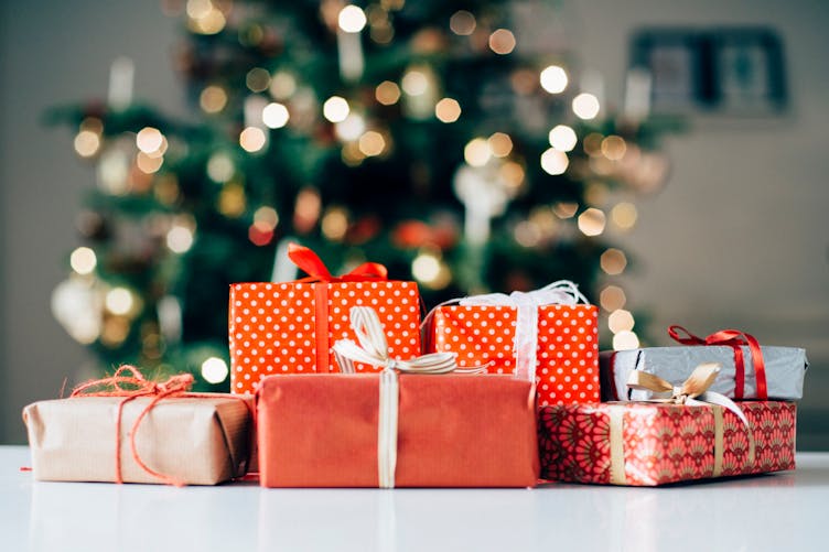 Cadeaux et sapin de Noël