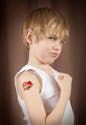 Etats-Unis : une mère accepte que son fils de 10 ans se fasse tatouer