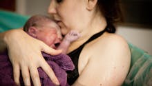Accouchement : les bébés nés à domicile auraient un microbiote plus riche