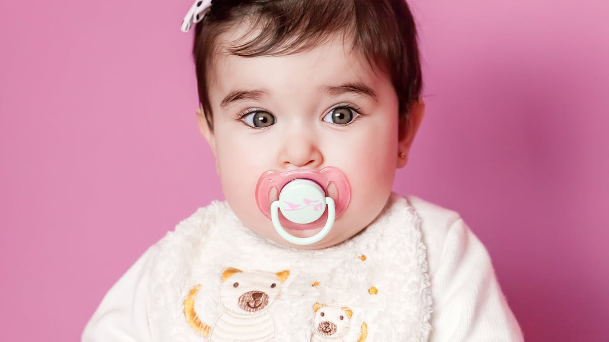Faut Il Sucer La Tetine De Bebe Pour La Nettoyer Parents Fr Faut Il Sucer La Tetine De Bebe Pour La Nettoyer Parents Fr