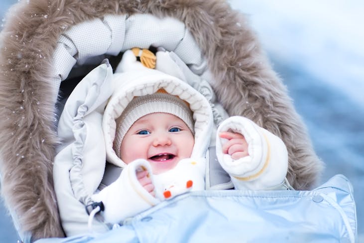 Comment bien équiper bébé contre le froid ?