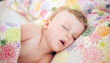 Votre bébé dort la bouche ouverte ? Il pourrait souffrir d’un trouble du sommeil