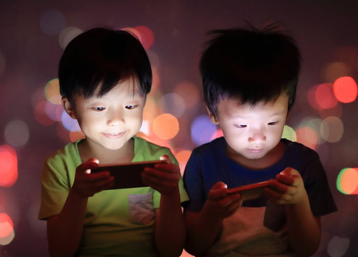 l'abus d'écrans chez les enfants
