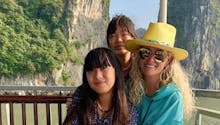 Laeticia Hallyday et ses filles : leur Noël magique au Vietnam (photos)