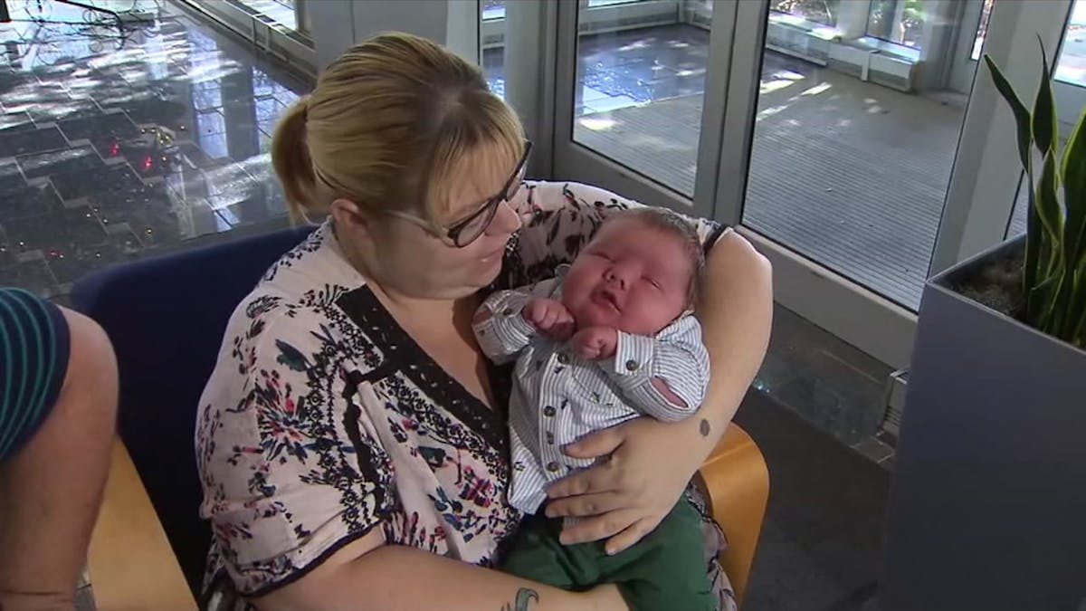 Insolite Naissance D Un Bebe De 6 4 Kilos Video Parents Fr Insolite Naissance D Un Bebe De 6 4 Kilos Video Parents Fr