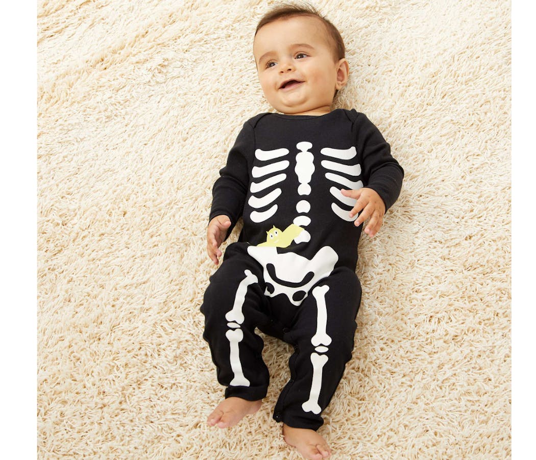 Le pyjama squelette d’Halloween