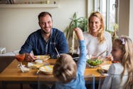 Alimentation : le dîner familial donne de bonnes habitudes aux enfants et aux ados