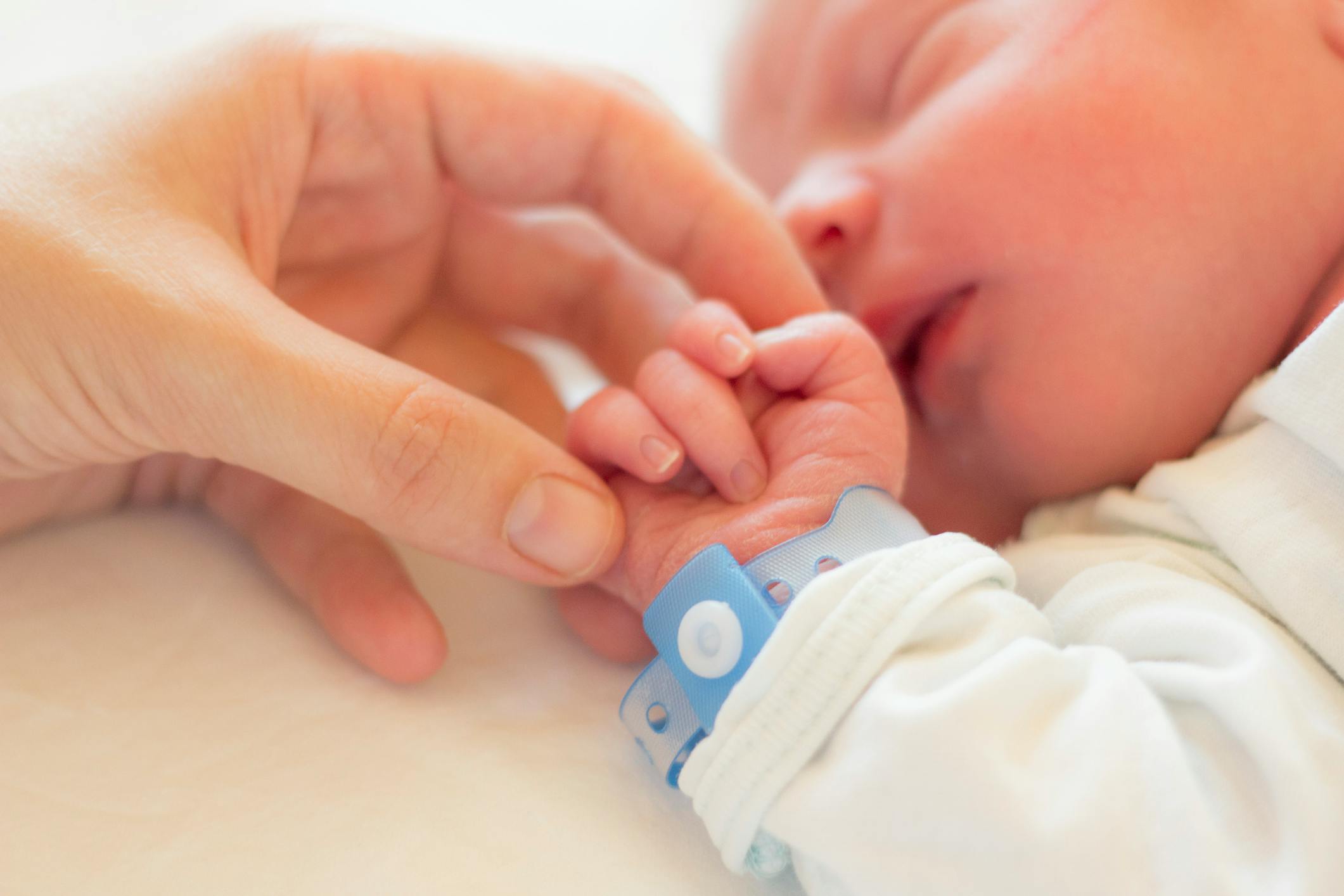 Le Temoignage De Laetitia Qui A Decouvert Qu Elle Souffrait D Endometrioses A La Naissance De Son Bebe Parents Fr