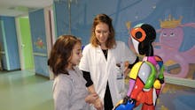Cardiopathie congénitale : un robot aide les enfants à comprendre leur parcours de soins