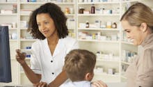 Ibuprofène : une erreur de dosage pour enfant dans la notice de boîtes d’Upfen 200mg