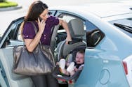 Période post-accouchement : pourquoi il faut éviter de transporter un siège-auto