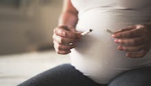 Grossesse : fumer une cigarette par jour double le risque de mort subite du nourrisson
