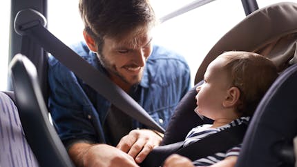 Sécurité auto : 2 enfants sur 3 mal attachés en voiture