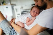 Congé paternité : il passe à 8 semaines en Espagne