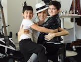Céline Dion admet dormir encore avec ses jumeaux de 8 ans