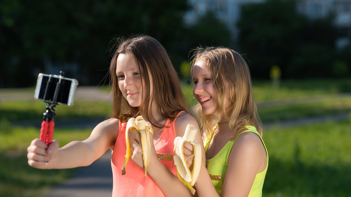 Shell On Challenge Le Dernier Defi Stupide Des Ados Sur Snapchat Parents Fr Shell On Challenge Le Dernier Defi Stupide Des Ados Sur Snapchat Parents Fr