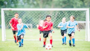 Loisirs : les sports d’équipe favorisent le développement du cerveau chez l’enfant