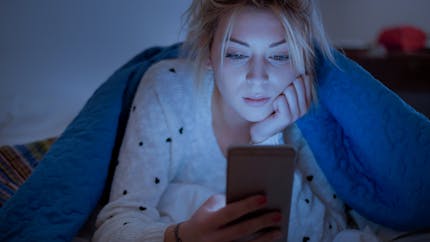Des problèmes de sommeil chez des adolescents résolus en une semaine en limitant les écrans