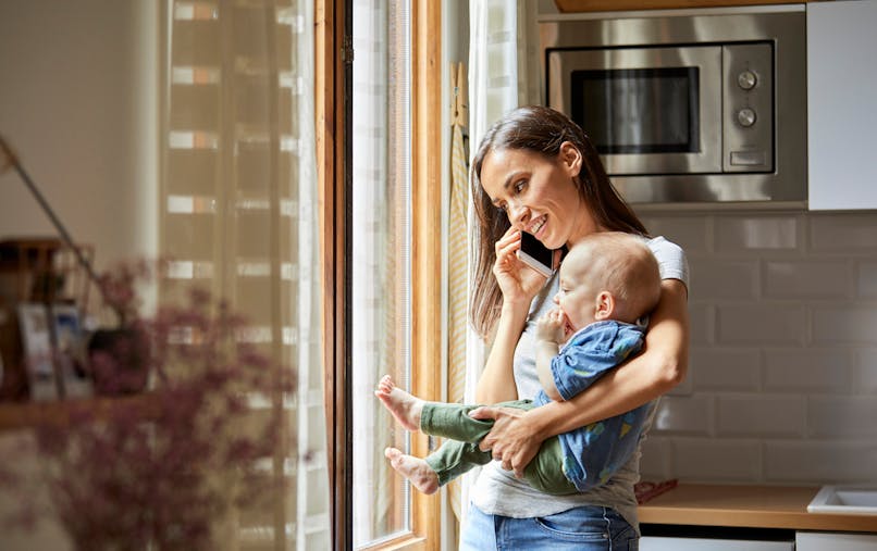 La Voix D Une Mere Au Telephone Aurait Les Memes Vertus Qu Un Calin Parents Fr La Voix D Une Mere Au Telephone Aurait Les Memes Vertus Qu Un Calin Parents Fr